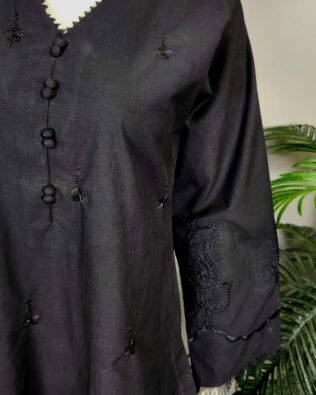 30673 Cotton Black Keri emb 2pc