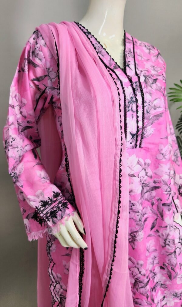 30715  Defected Gulbahar  Sale Lawn 2pc